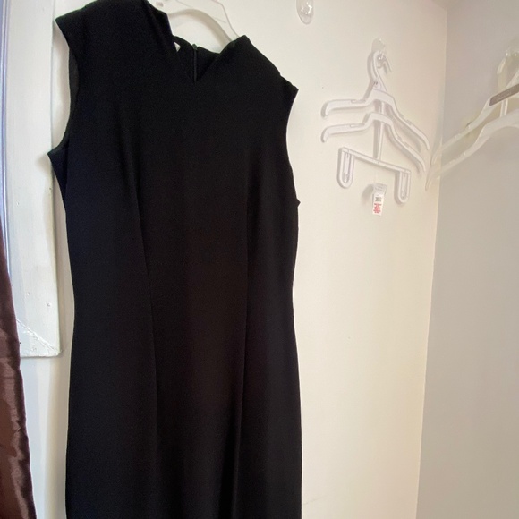 Beautiful dress - Picture 2 of 7